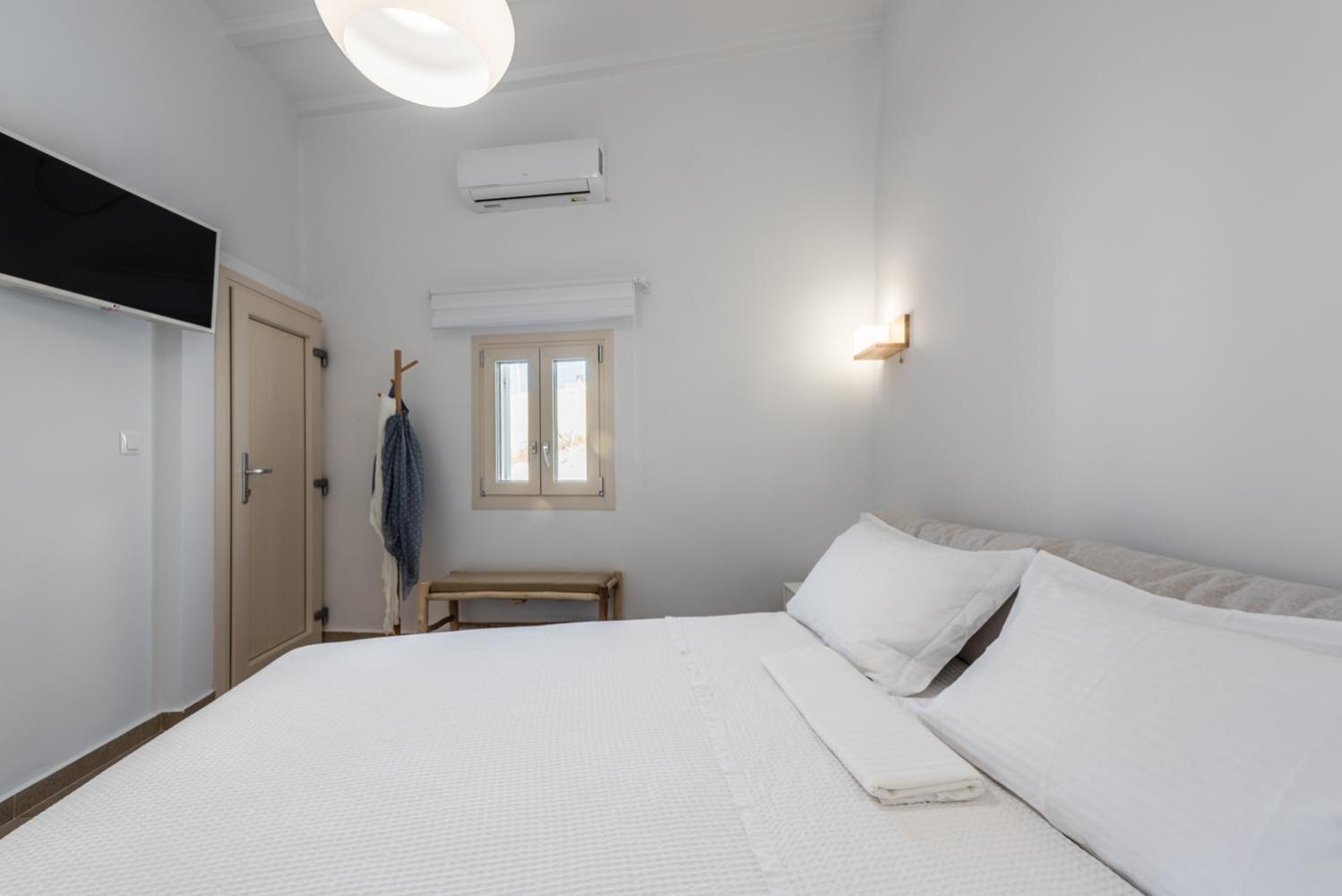 Anemi Suites Adamantas  Zimmer foto